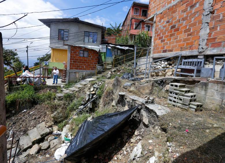 El temor de los residentes es que ocurra un deslizamiento que afecte las viviendas. FOTO DONALDO ZULUAGA