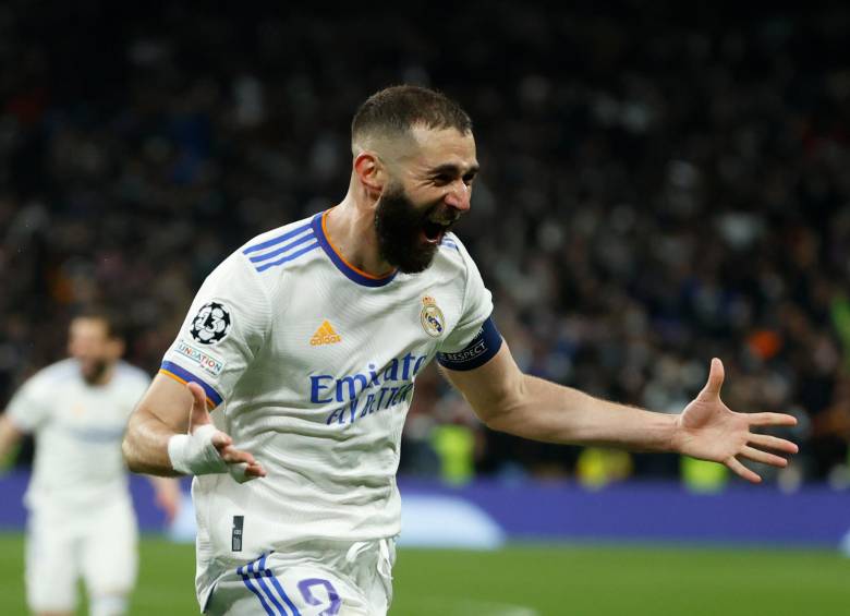 Al Real Madrid nunca se le puede dar por muerto y lo demostró ayer ante el PSG, al que derrotó por 3-1 para avanzar a cuartos de final en la Liga de Campeones. Karim Benzema, figura con triplete. FOTO efe