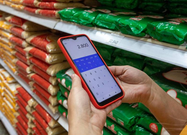 Según Asobancaria, en este primer trimestre se espera que la inflación siga subiendo, llegando en marzo a un pico por el orden del 7%, pero a partir de este momento esta debería empezar a reducirse. Foto: Edwin Bustamante