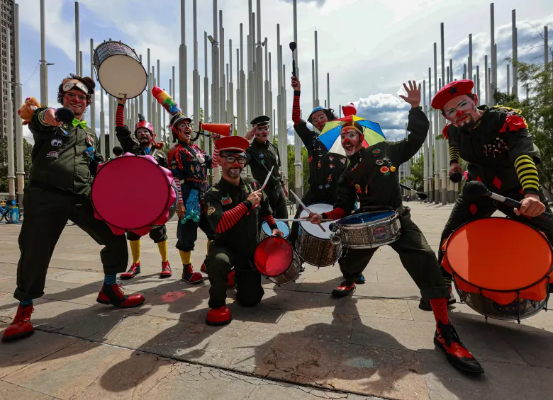 El festival cuenta con el respaldo de la secretaria de cultura de Medellín. El festival ha sido una apuesta cultural por acercar las artes escénicas a todos los rincones de la ciudad, promoviendo el arte como herramienta de encuentro, recreación y transformación social. Foto: Manuel Saldarriaga Quintero.