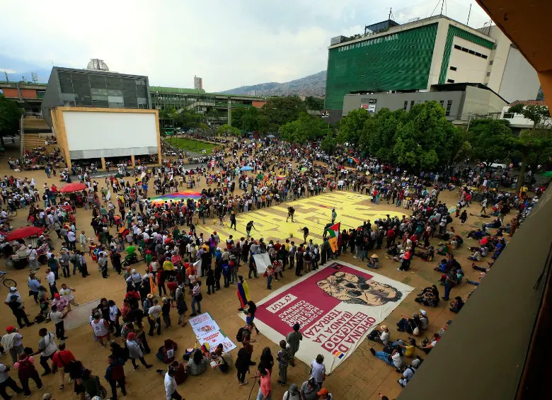 Aspecto de las marchas tras su llegada al Parque de los Deseos. FOTO: Camilo Suárez