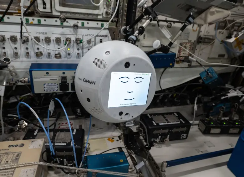 ¡Qué belleza! Robots controlados por IA juegan escondite en el espacio exterior