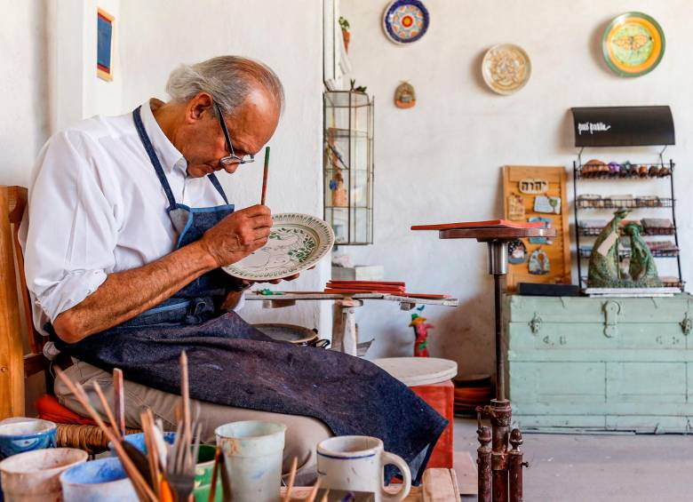 Cada pieza elaborada en Tonalá refleja el legado de familias artesanas que han transmitido sus conocimientos de generación en generación. Foto: Oficina de Visitantes y Convenciones de Guadalajara