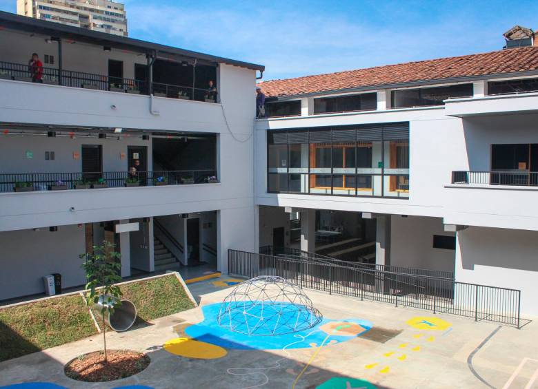La nueva sede del Cosmo School está en la calle Bomboná con Girardot. Con esta ya son 11 en la ciudad. FOTO Cortesía