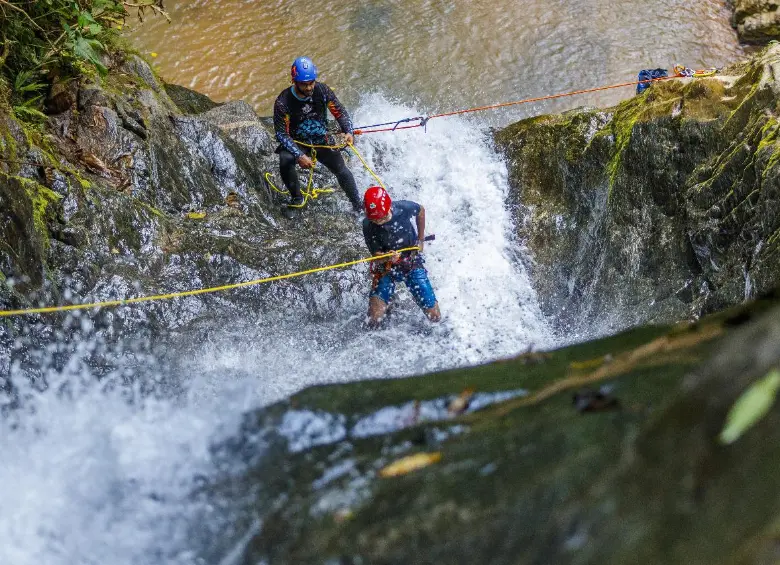 La imponente cascada La Avispa, en el Caquetá, es uno de los principales atractivos de este destino que busca posicionarse como un referente de turismo sostenible. FOTO: Camilo Suárez