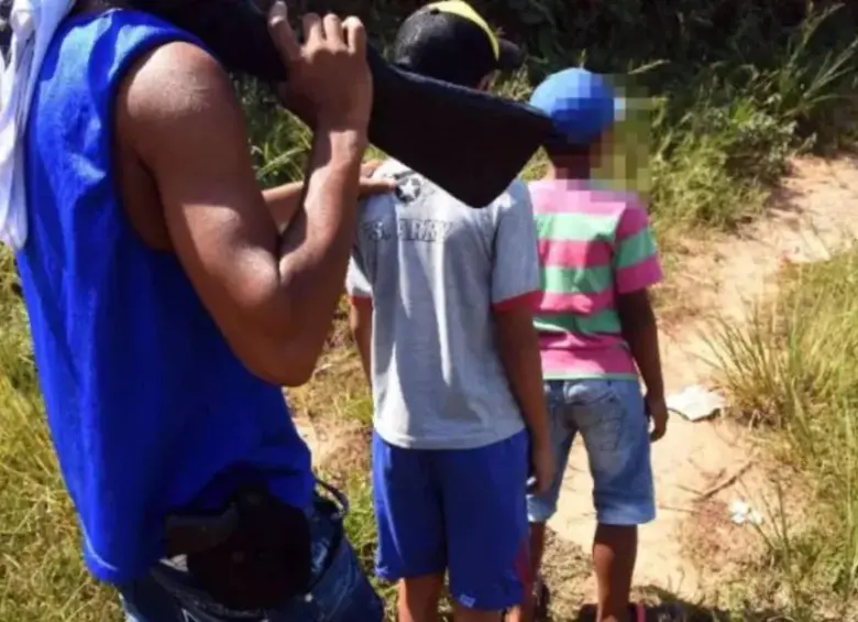 El reclutamiento de niños, niñas y jóvenes, los hace aún más víctimas tras los bombardeos. FOTO: Colprensa