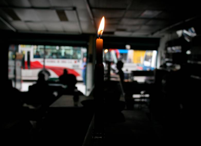 El bajo nivel del río Putumayo impide el transporte fluvial, principal vía de abastecimiento del municipio. foto Colprensa.