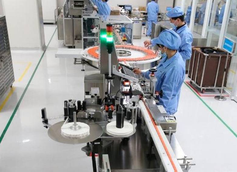 Sinovac ha sido uno de los principales aliados farmacéuticos de Colombia durante la pandemia. Esa firma ha enviado vacunas contra el coronavirus a más de 49 países. FOTO Getty