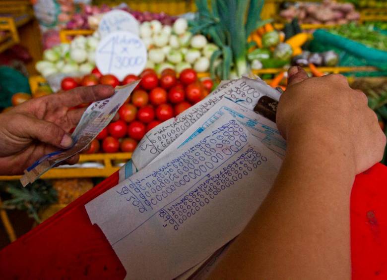 Según la FAO, hay un aumento general en el costo de los alimentos respecto a 2020. En Colombia, el transporte, la devaluación de la moneda y las secuelas del paro son las principales causas. FOTO EDWIN BUSTAMANTE