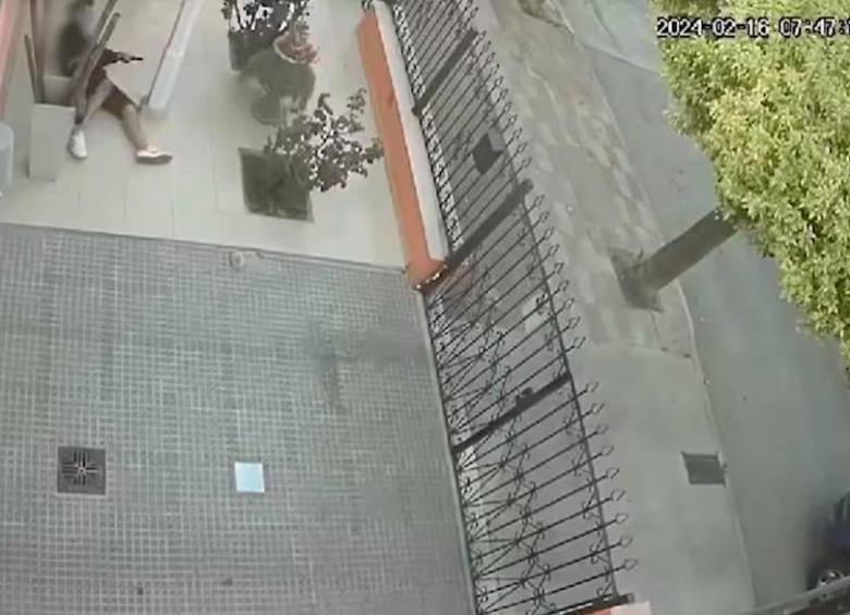 El señalado ladrón murió después de recibir un impacto de bala en la cabeza. FOTO: Captura de video 