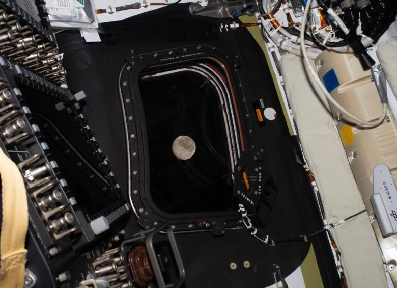 La Luna desde la nave Orión en la que el ser humano viajo hasta el punto más lejano hoy. Foto: NASA