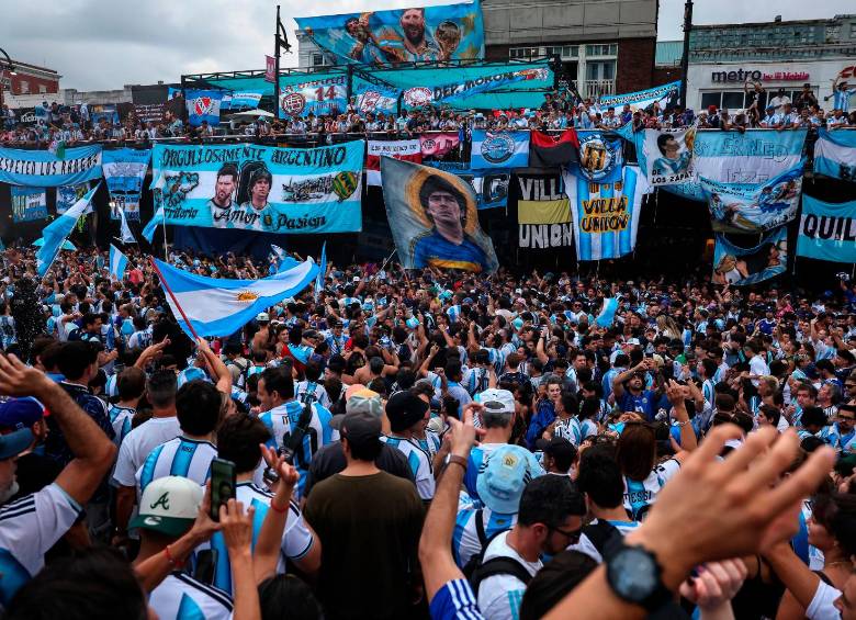 Los aficionados de la Selección Argentina se mostraron alegres en las calles de Buenos Aires viendo el encuentro. Foto: Getty