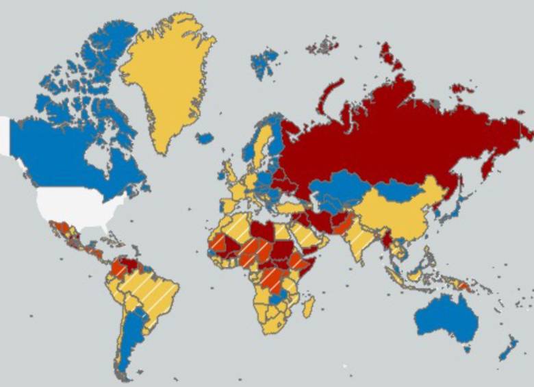 Este es el mapa de alertas para viajeros de Estados Unidos donde azul es el nivel 1 (menor) de riesgo, amarillo nivel 2, naranja nivel 3 y rojo significa nivel 4 (mayor) en donde la sugerencia es no viajar. Foto: Departamento de Estado EE.UU.