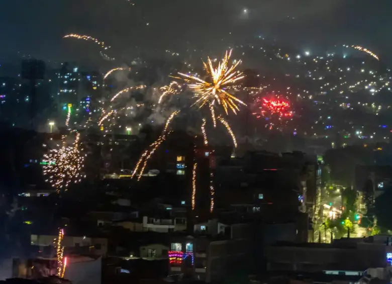 Se presentó nuevamente la alborada en la ciudad de Medellín y dejó como resultados dos menores de edad quemados. FOTO: JUAN ANTONIO SANCHÉZ