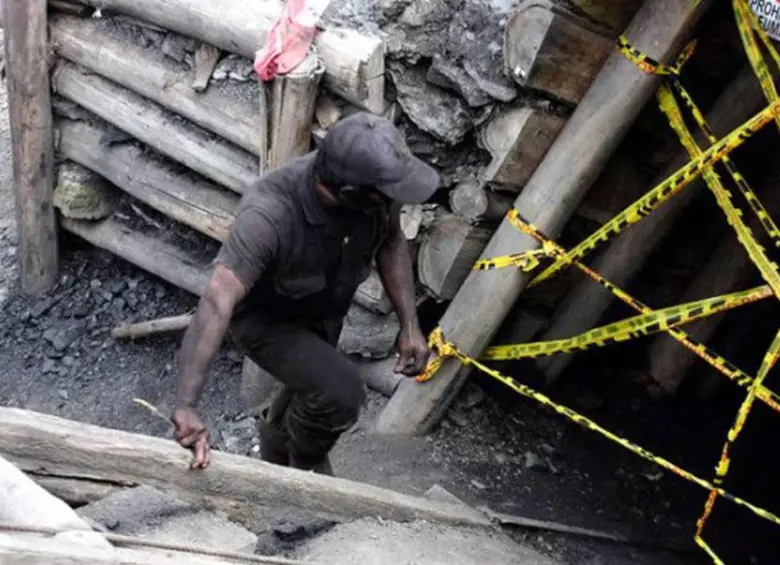 Las autoridades confirmaron tres muertos y varios heridos por ahora mientras actúan en el lugar de los hechos. FOTO: Cortesía Vanguardia