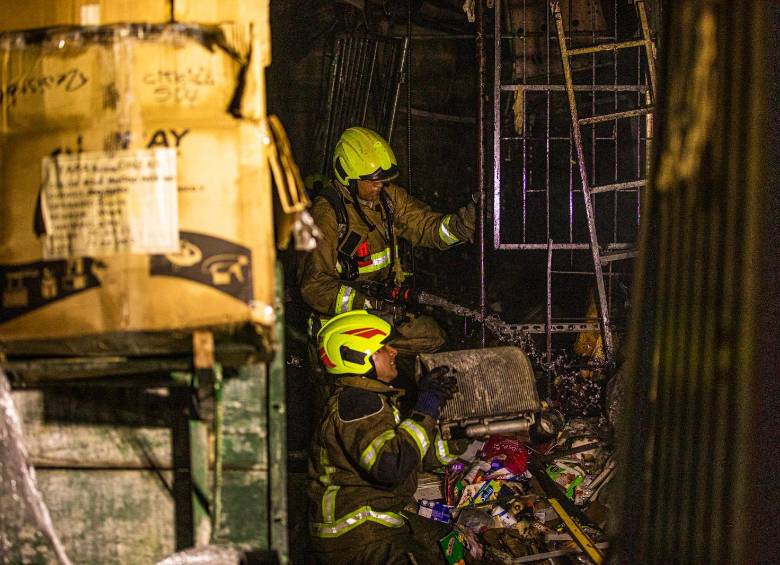 Controlaron incendio en una bodega de reciclaje en Guayabal