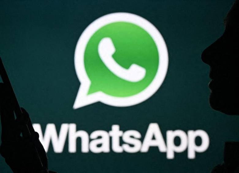 Muchas personas reciben la noticia del fin de una relación a través de un escueto mensaje de texto o un chat. Los especialistas explican por qué ocurre y qué consecuencias tiene para quien lo recibe. FOTO NurPhoto via AFP