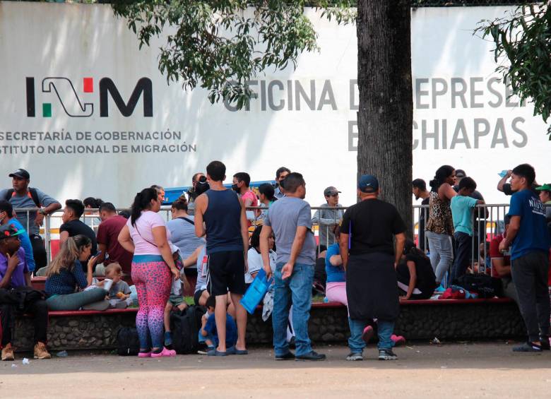 Inmigrantes indocumentados conviven en la estación migratoria siglo 21, ubicada en el municipio de Tapachula, en Chiapas (México). FOTO: Efe