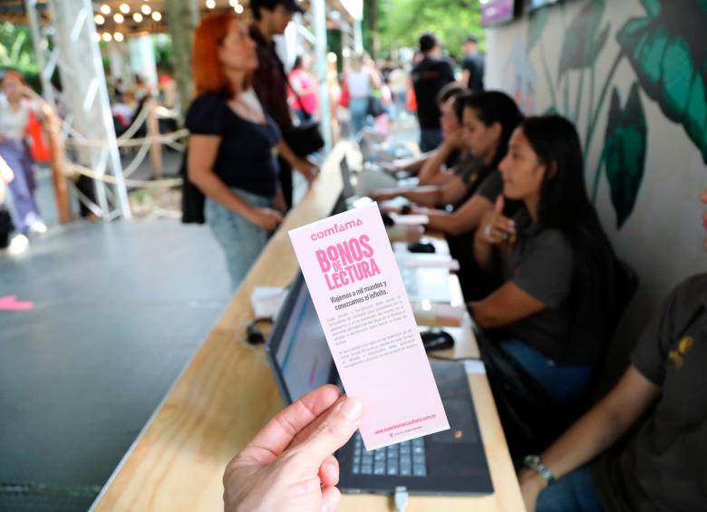 En seis años, Comfama ha entregado más de 85 mil bonos de lectura. FOTO: Cortesía Comfama