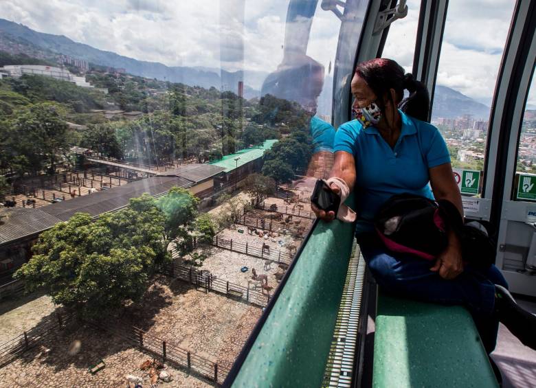 Gracias a sus sistemas de control y mantenimiento realizados y desarrollados por los ingenieros de la empresa y que acaban de ser patentados por la Superindustria, los usuarios de los metrocables pueden tener viajes seguros y placenteros. FOTO julio césar herrera