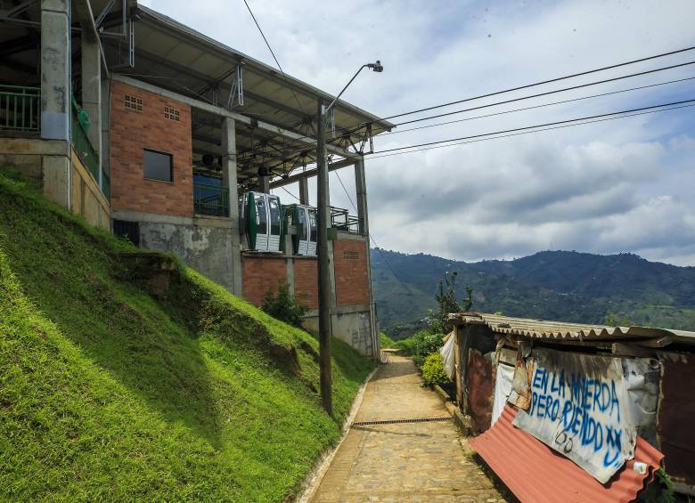 Estampa de la estación Teresitas con sus cabinas quietas desde hace 14 meses. Foto: Andrés Camilo Suárez Echeverry