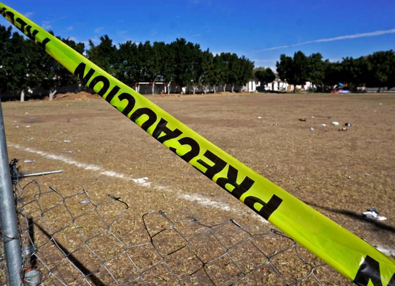 Un grupo de hombres armados abrió fuego contra las personas congregadas para ver un partido de fútbol regional en un recinto de Salamanca, ciudad del estado mexicano de Guanajuato. FOTO: AFP