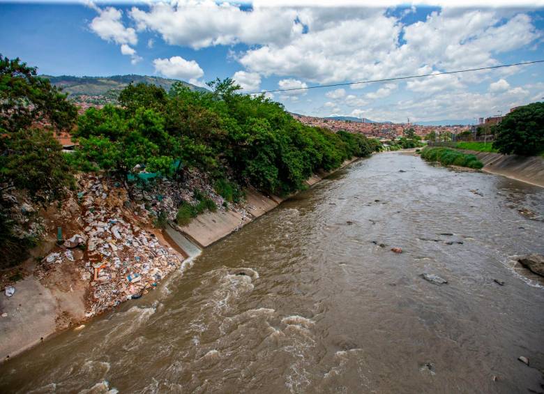 El deterioro del río en la zona norte tiene mucho que ver con la mala cultura ciudadana. FOTO: Esneyder Gutiérrez