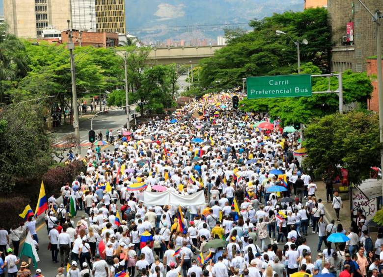 Marchas de este miércoles en Medellín en su recorrido por la Avenida San Juan. Foto: El Colombiano
