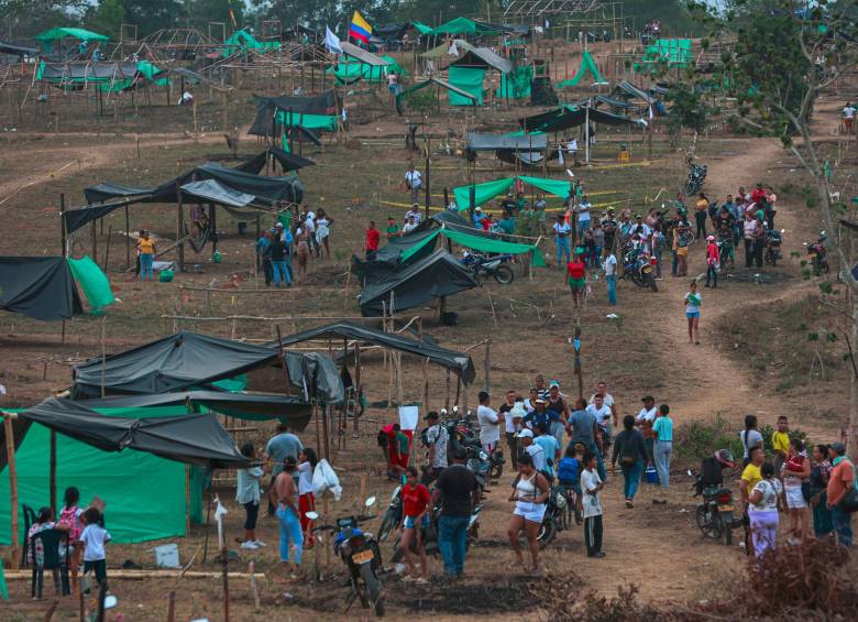 Miles de familias aún permanecen en la Hacienda Santa Helena, en medio de los esfuerzos de las autoridades para recuperar sus tierras, que se convirtieron en la invasión más grande de país. FOTO: Manuel Saldarriaga