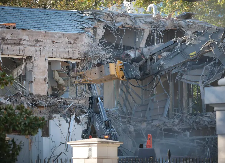 Así están demoliendo la Casa Blanca para construir un salón de baile al estilo Donald Trump. FOTO: GETTY