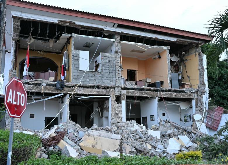 Un potente terremoto de 7.7 sacudió este viernes la zona centro-sur de Panamá, sembrando el pánico en la capital y provocando el colapso de infraestructuras, carreteras y viviendas. FOTO: AFP