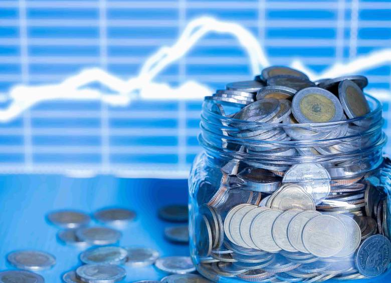 Protección invita a los colombianos a usar la prima como una oportunidad para ahorrar, invertir y fortalecer su bienestar financiero. FOTO: Freepik. 