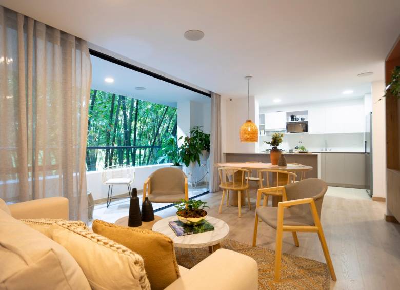 Los apartamentos incluyen parqueadero, cuarto útil y acabados en obra gris, con opción de kit de acabados. Fotos: cortesía