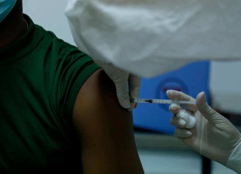 Estos datos se conocen en medio de un “bajón” en el ritmo de vacunación que las autoridades sanitarias han reconocido. Las últimas cifras reportan que se han aplicado 39.270.198 dosis. Foto: Colprensa