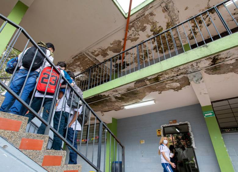 El contrato en cuestión está destinado para el mantenimiento completo y parcial de las sedes educativas de Medellín. FOTO eL cOLOMBIANO