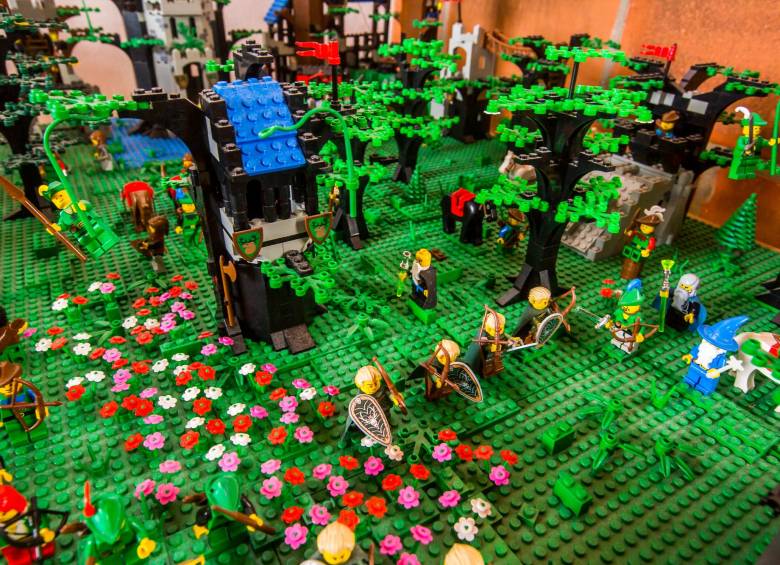 Los coleccionistas de Lego suelen continuar con su afición para toda la vida, como Daniel Naranjo, un coleccionista de La Ceja. FOTO: ARCHIVO CARLOS VELÁSQUEZ