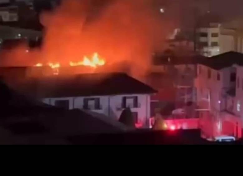 Emergencia tras incendio en el Comando de la Policía Metropolitana de Bucaramanga. FOTO: Captura de video 