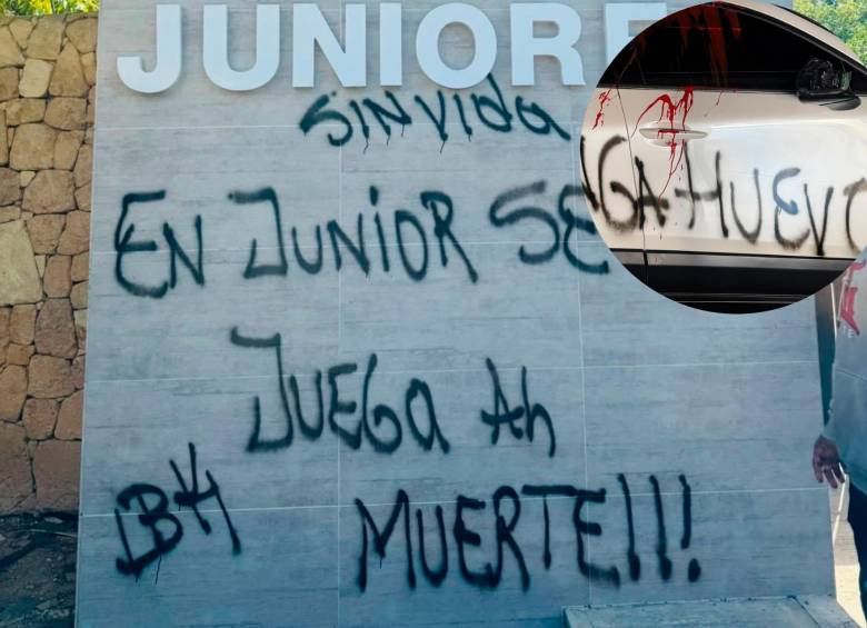 Las vandalizaciones en la sede del junior. FOTO: Captura de vídeo