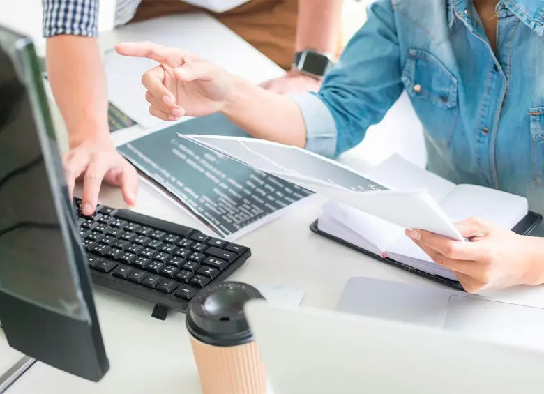 Muchos trabajadores tercerizados terminan cumpliendo funciones propias de empleados sin los mismos derechos. FOTO: GETTY