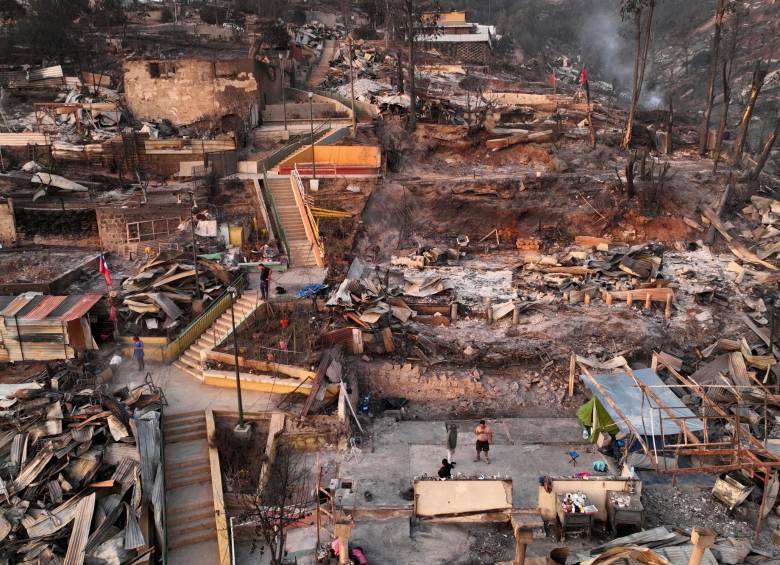 Vista aérea de las secuelas de un incendio forestal en Villa Independencia, región de Valparaíso. FOTO AFP