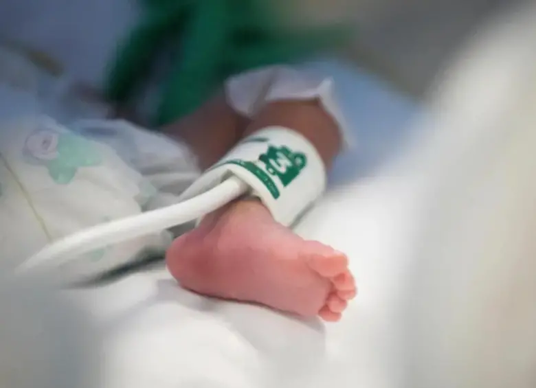 Imagen de referencia de una bebé hospitalizada. La menor fue trasladada de urgencia al Hospital San Blas. FOTO: Colprensa