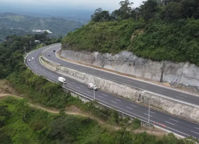 De los puntos afectados, varios ya cuentan con paso a un carril o habilitación total, mientras que otros continúan en atención debido a la magnitud de los deslizamientos y afectaciones registrados. Foto: Redes sociales