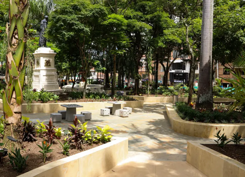 Aspecto del parque principal de Copacabana, renovado recientemente. FOTO: Cortesía Alcaldía de Copacabana