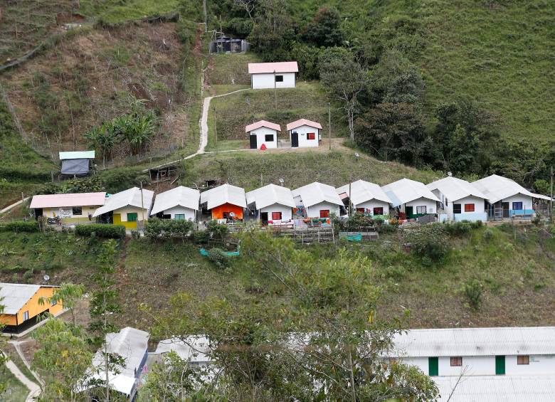 Los Espacios Territoriales de Capacitación y Reincorporación creados hace años para las antiguas Farc, como este de Ituango (Antioquia), serán el modelo para las nuevas Zonas de Ubicación Temporal (ZUT). FOTO:: MANUEL SALDARRIAGA.