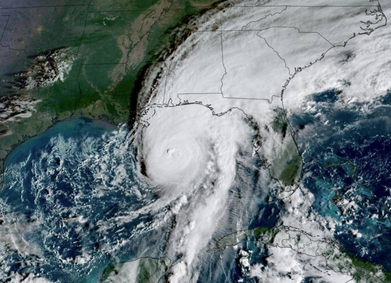 Lluvias torrenciales, vientos de 165 km/h y daños en infraestructura marcaron el paso de Isaías por Florida y Alabama, obligando a suspender vuelos, evacuar plataformas petroleras y declarar estado de emergencia. FOTO: AFP