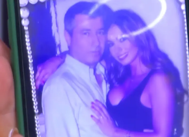 Esperanza Gómez compartió por primera vez una fotografía junto a su esposo Ernesto. Foto: Captura de video El Klub de La Kalle