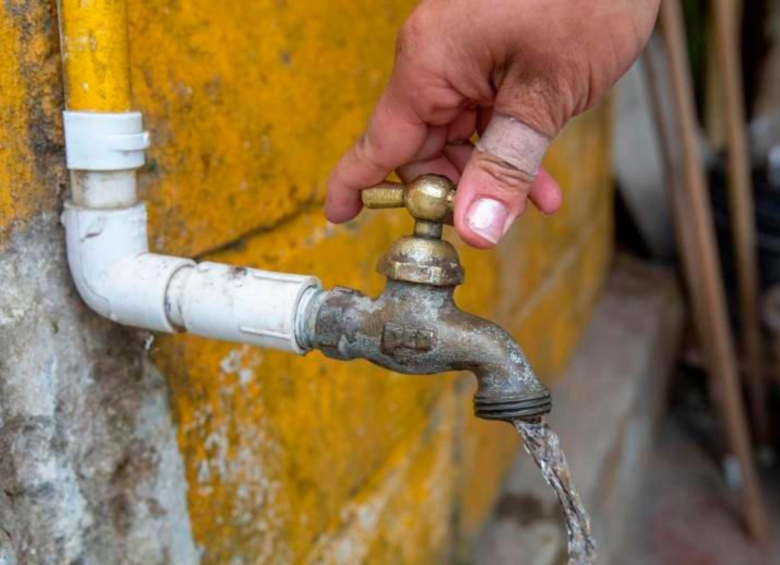 EPM avanza en los trabajos para restaurar cuanto antes el servicio de acueducto. Foto: EL COLOMBIANO