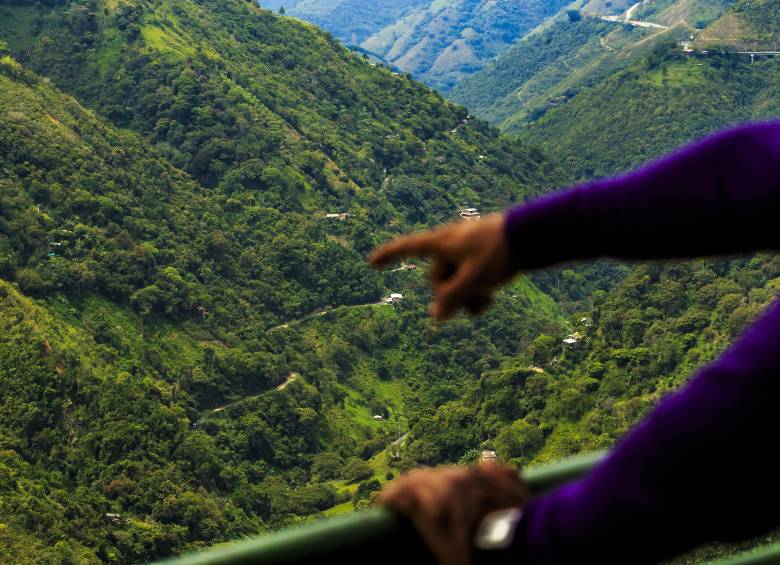 Esta es una de las rutas que debe tomar la comunidad de Morrón para poder salir a la autopista vía Aburrá - Cauca que lleva a Santa fe de Antioquia. FOTO: CAMILO SUÁREZ ECHEVERRY