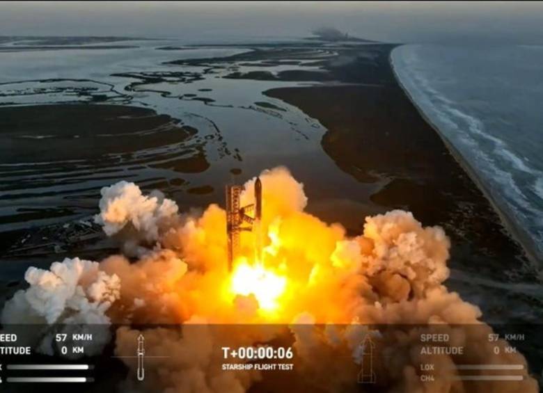 El enorme vehículo alcanzó el momento de máxima presión aerodinámica -el pico de estrés estructural-- a los 52 segundos del despegue, con velocidades superiores a los 2.150 kilómetros por hora. FOTO: Twitter @SpaceX