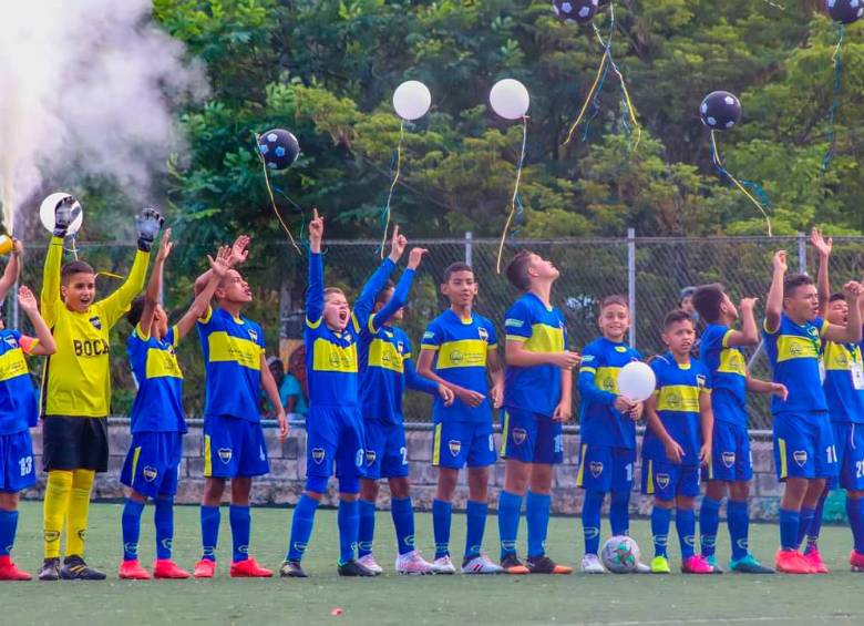 Este es el equipo infantil de Boca Juniors que representará a Bello en el Babyfútbol, cuya fase final será en enero. FOTO cortesía BJ